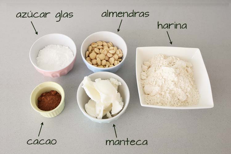 Ingredientes para hacer polvorones de chocolate
