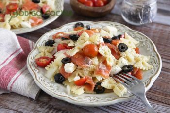 Ensalada de pasta con salmón ahumado