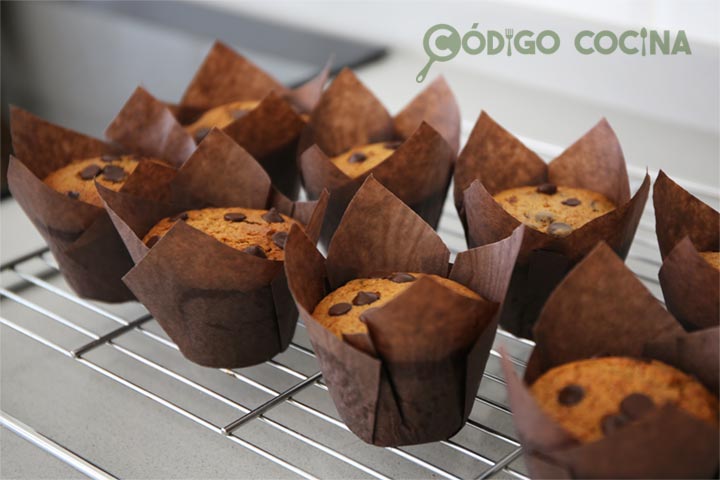 Muffins de calabaza sobre rejilla