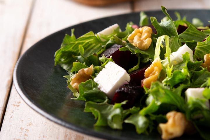 Ensalada con uvas, queso y nueces